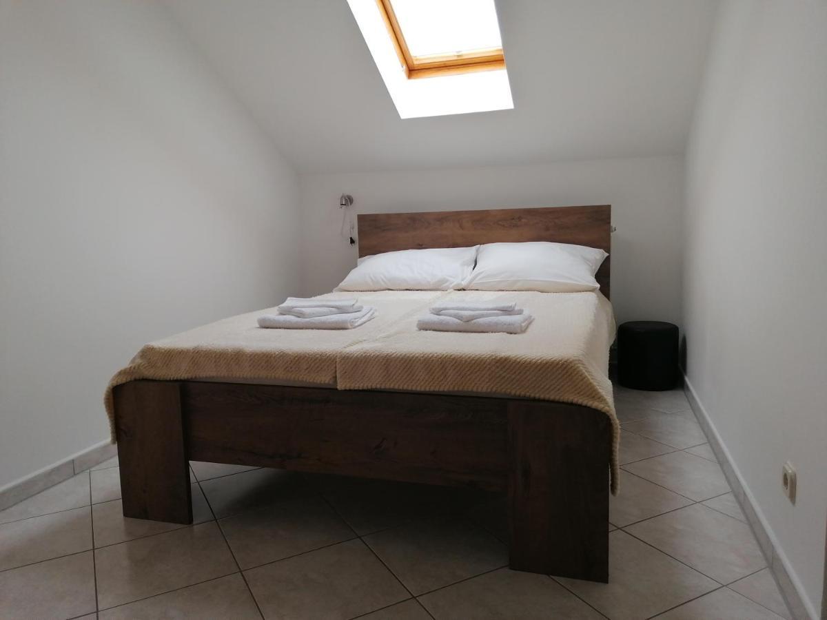 Apartmani Stille Karlobag Esterno foto