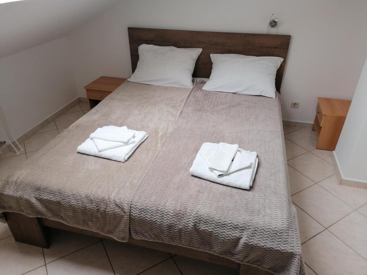 Apartmani Stille Karlobag Esterno foto