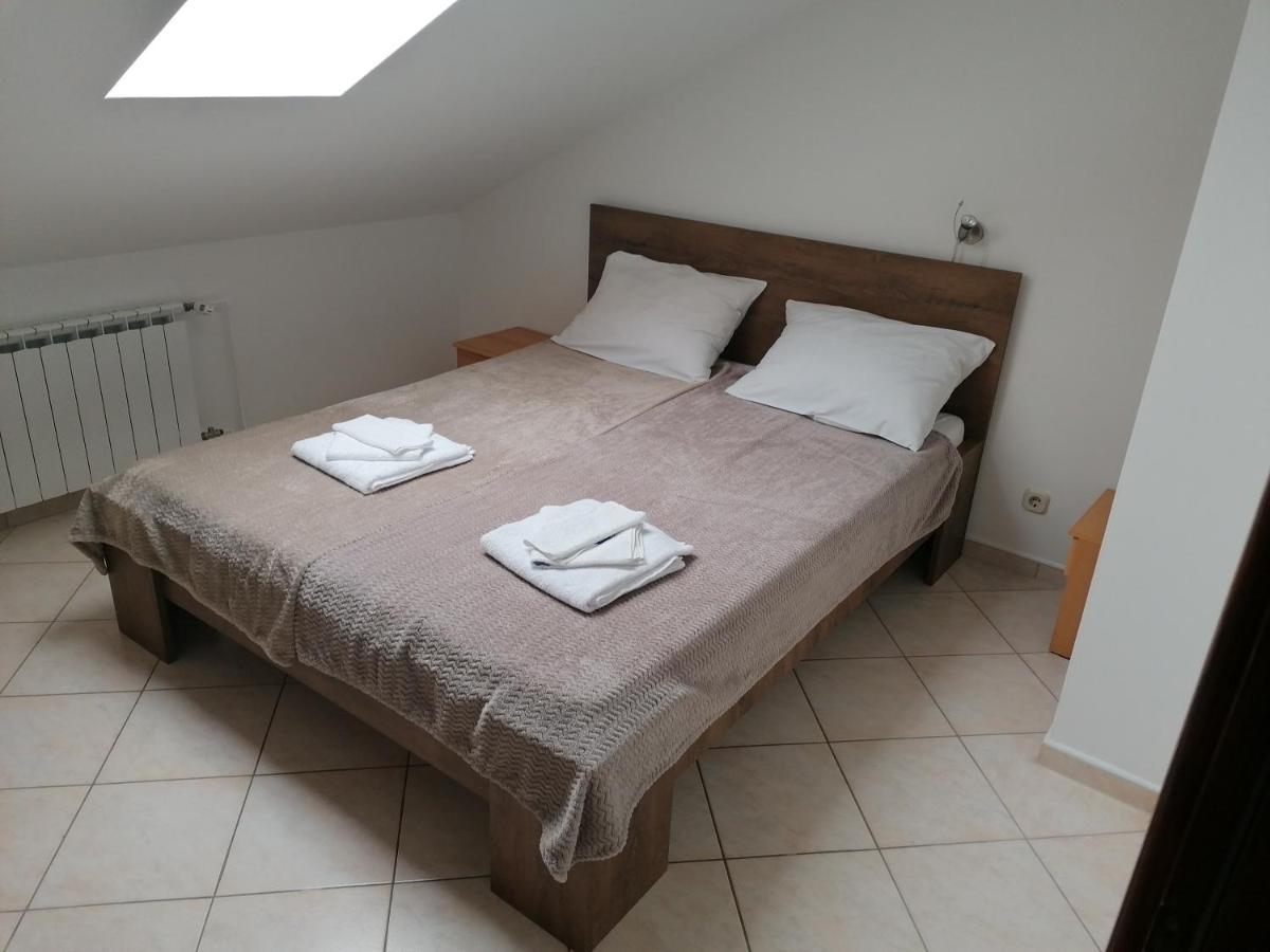 Apartmani Stille Karlobag Esterno foto